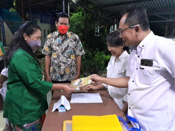 Melayani peminat--pakai (2)